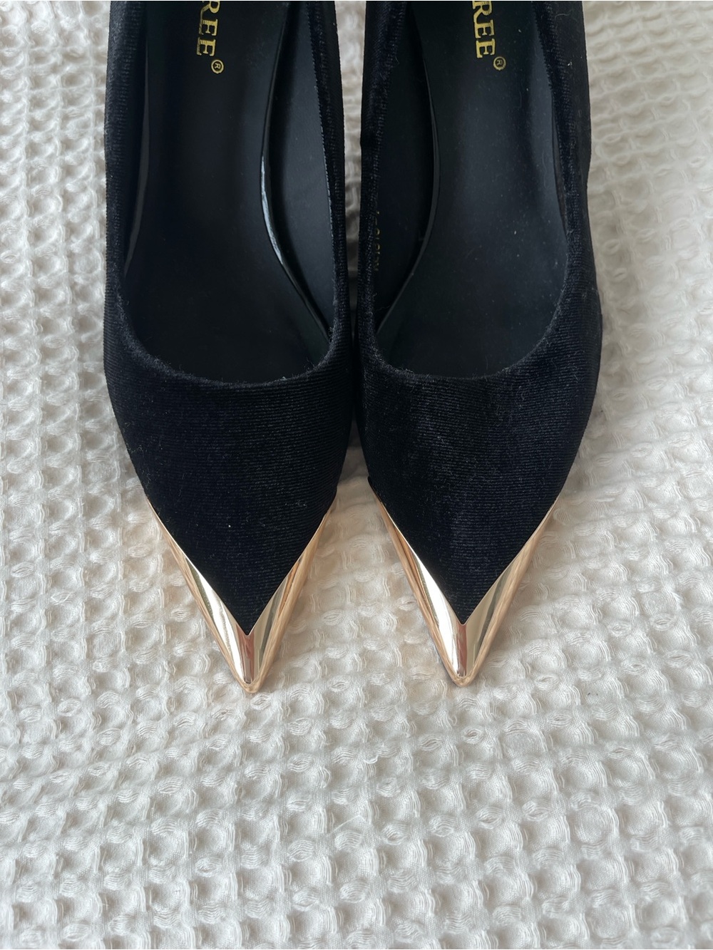 Black Gold Heels Metal Pointed Toe Pumps Kitten Heels, size 40 but run small